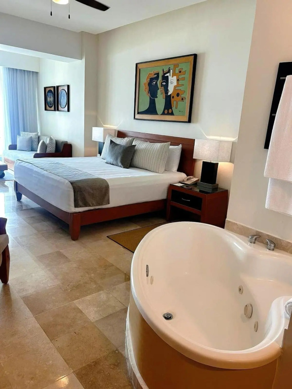 Ocean Breeze Acapulco — 5