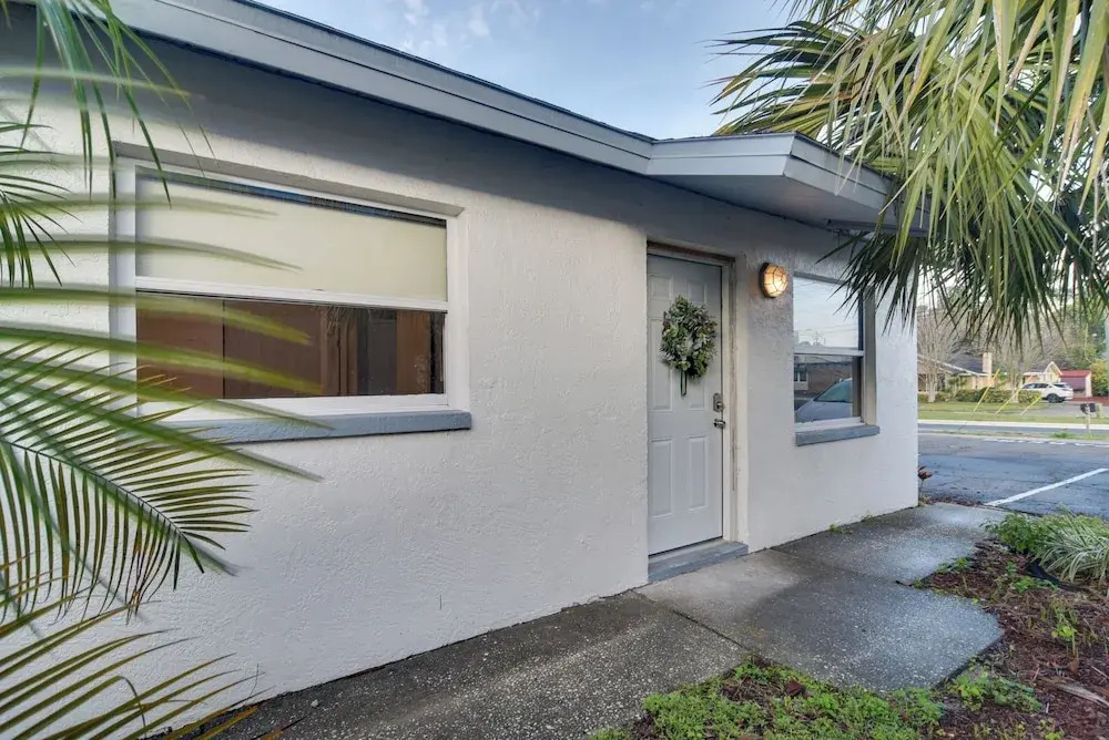 Ideally Located Palm Harbor Condo: Walk Downtown!