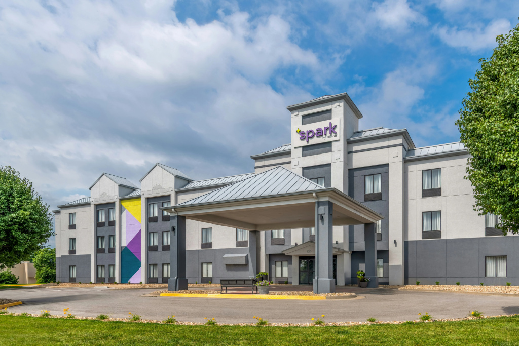 Holiday Inn Express Hotel & Suites Lansing-Leavenworth