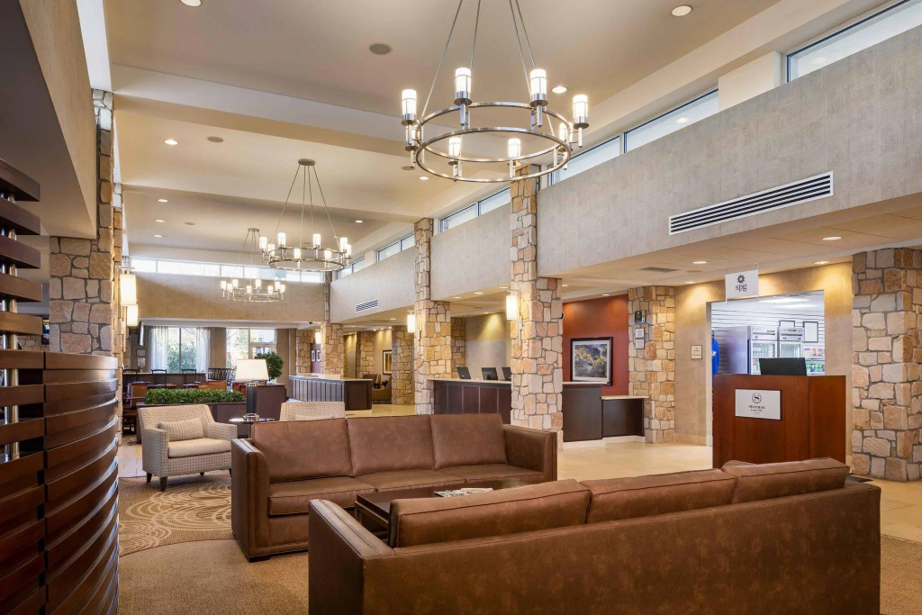 Lobby & Reception