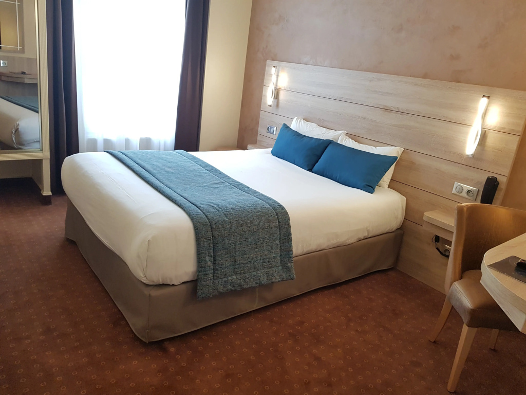 Отель Hotel Champerret Elysees в Париже