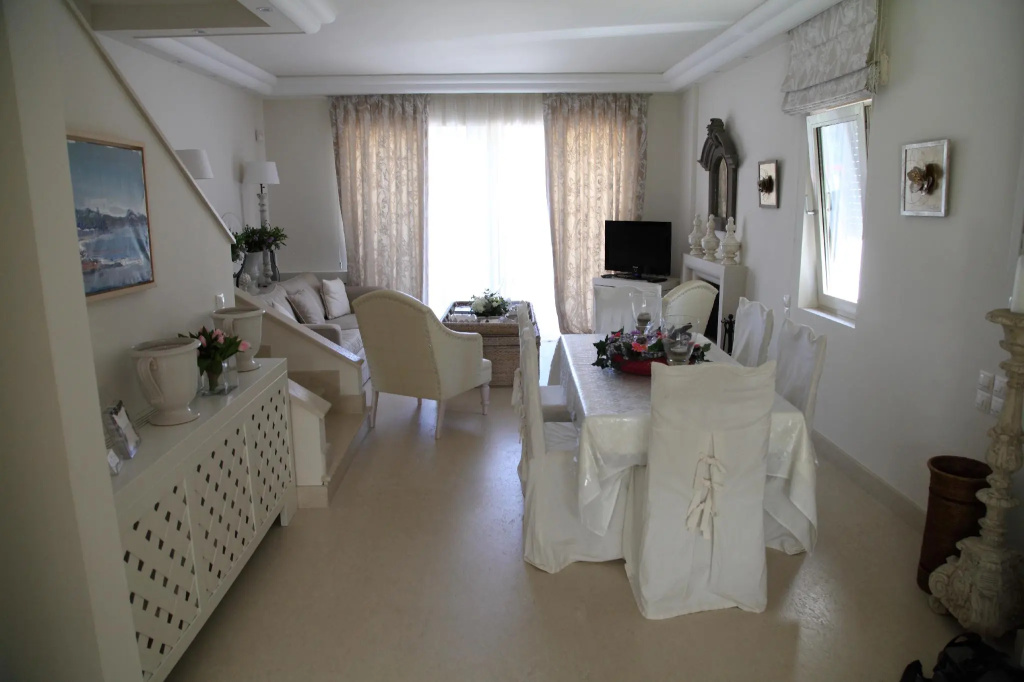 4 Bedrooms Villa