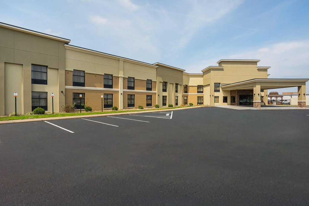 Clarion Inn & Suites Evansville Eastland Area - Général