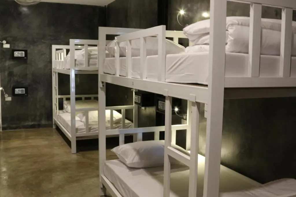 Кровать в общем номере c 1 комнатой в Ibiza House Phi Phi