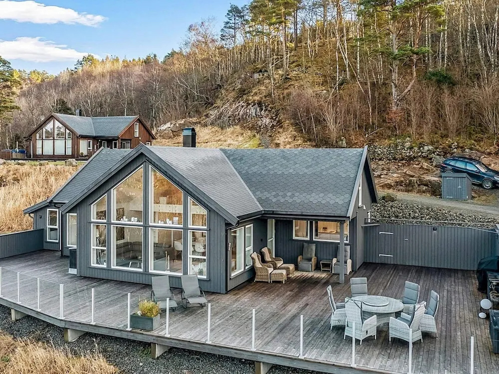 10 Person Holiday Home in Lyngdal