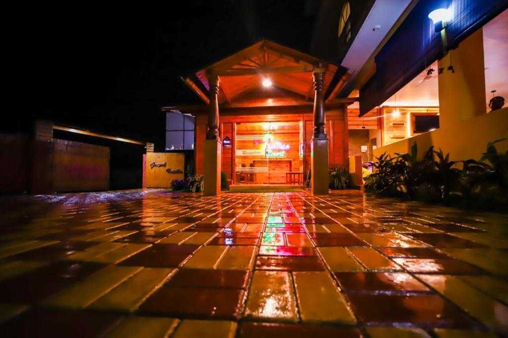 Grand Vatika Resort