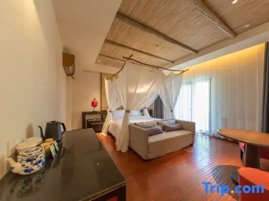 Standard Double room with balcony (full double bed)
