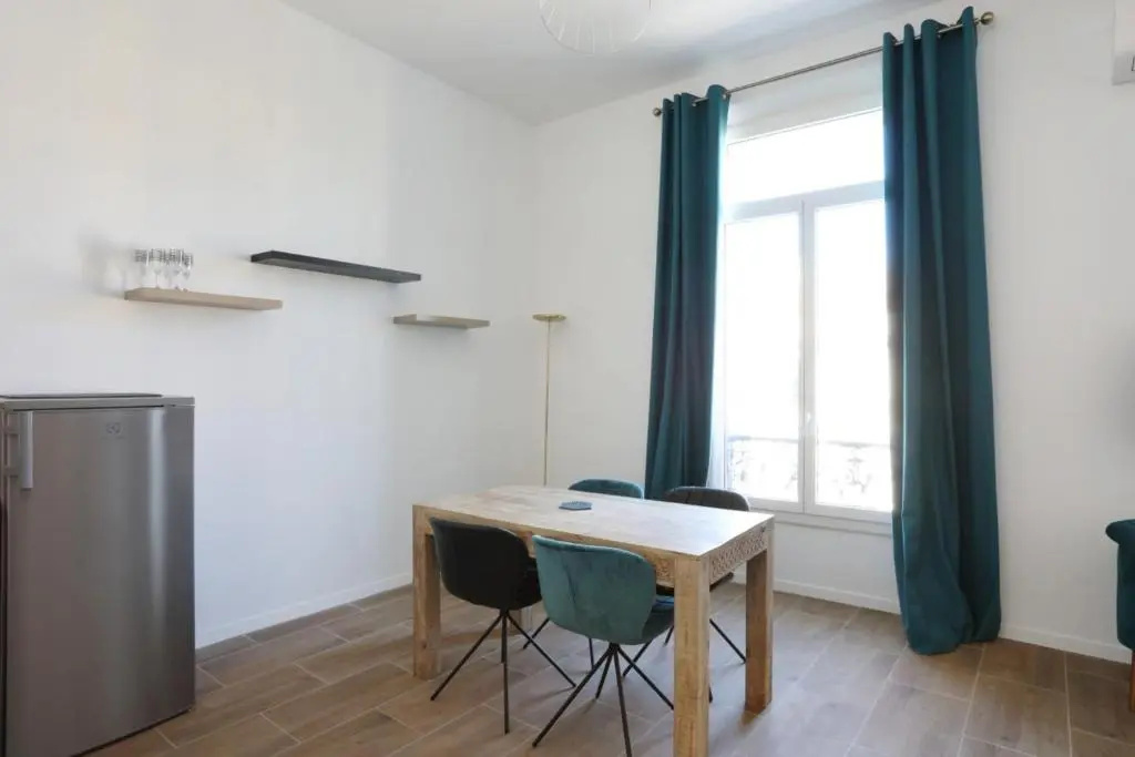 Modern and bright flat with AC and balcony at the heart of Cannes - Welkeys
