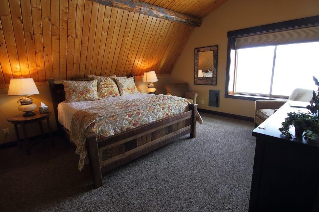 Fin and Feather Inn — 4