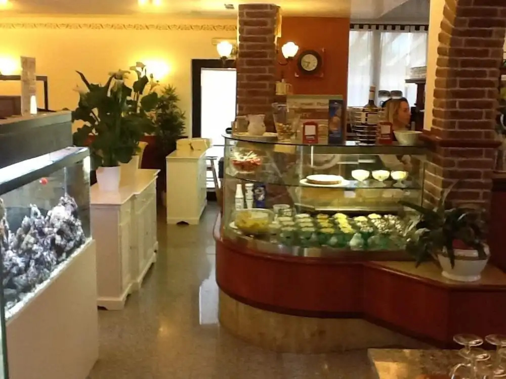Food & Beverage