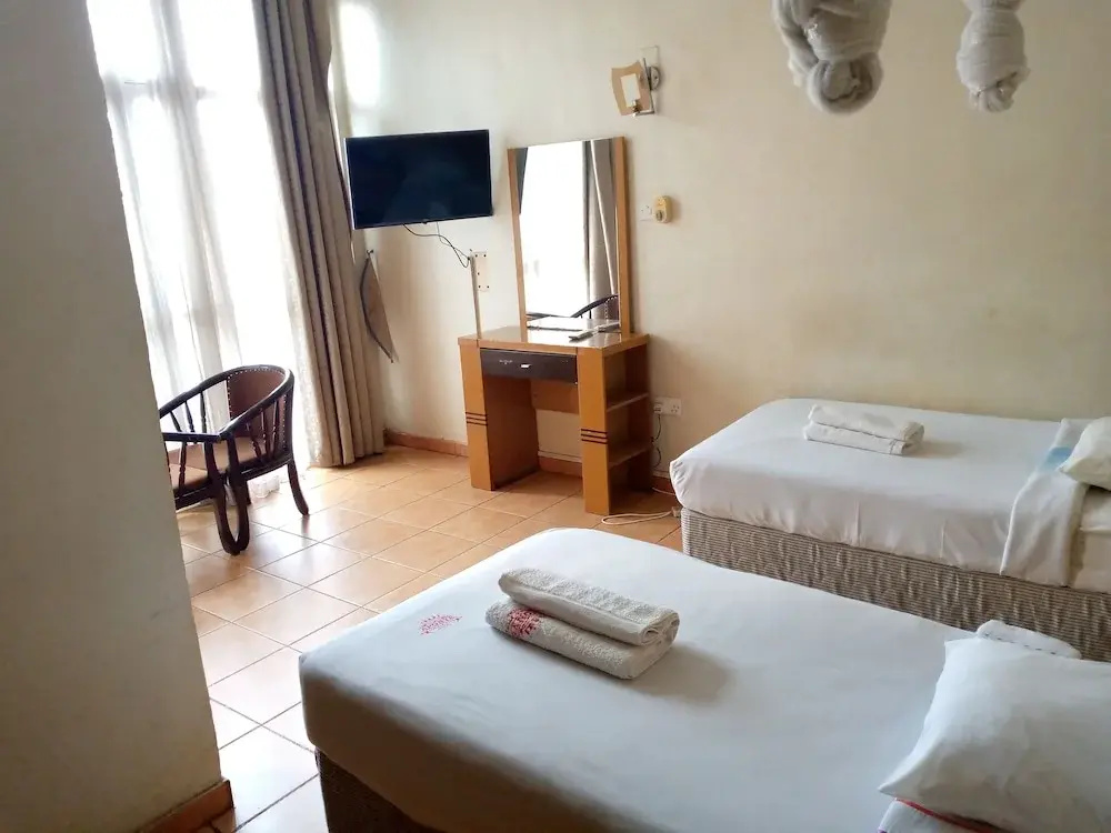 Business Double room (full double bed)