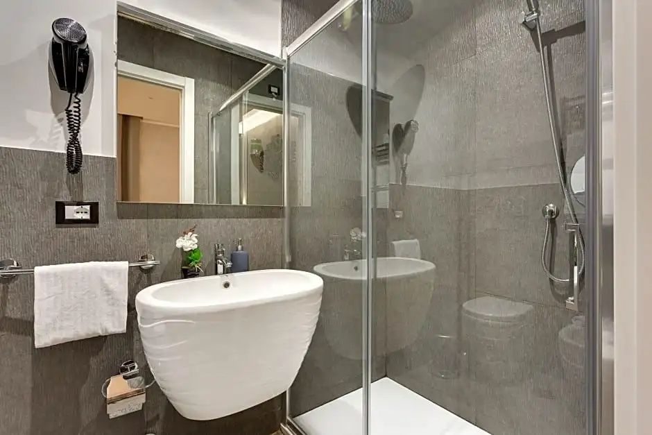 1 Bedroom Luxury Double Suite (full double bed)