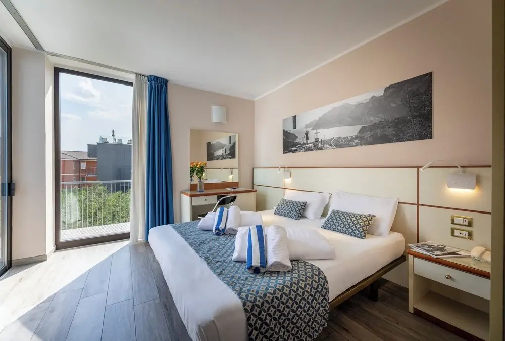 Comfort room with balcony and with pool view