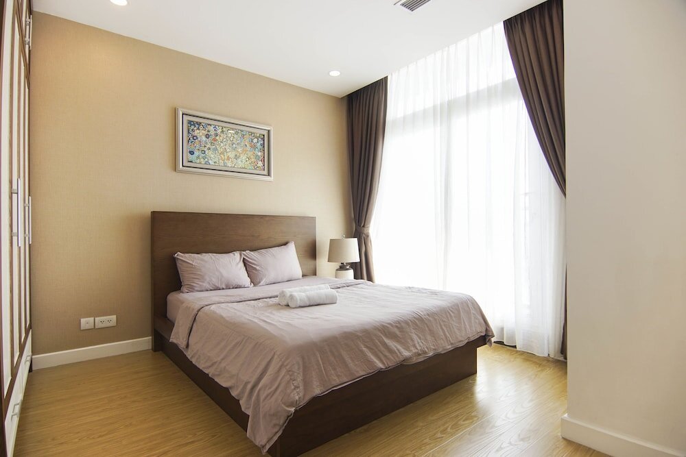 Luxury The One Ben Thanh Apartments image