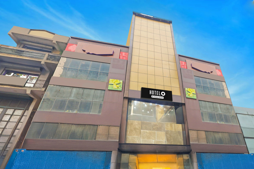 Hotel O Sector 18 Noida