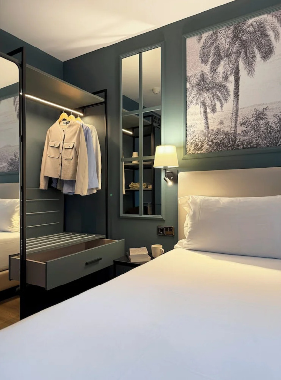 Deluxe Mini room