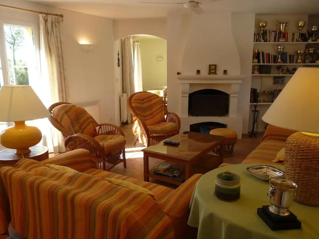 Voir la photo 4 — Agréable Villa Familiale Avec Piscine Chauffée, Grand Jardin, Située Proche du Centre du Village de Mouriès Au Coeur Des Alpilles, 10 Personnes, Ls1-140 Baguie Roso