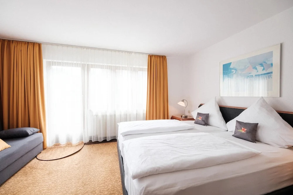 Classic Double room (full double bed)