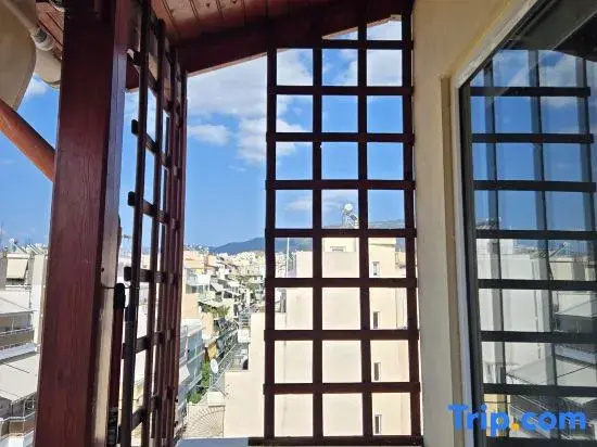Acropolis View Sky Suite with Jacuzzi Near Metro