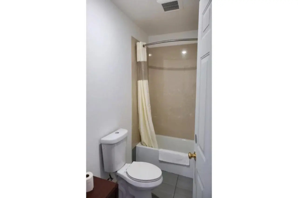 Premier Inn & Suites: фото 3