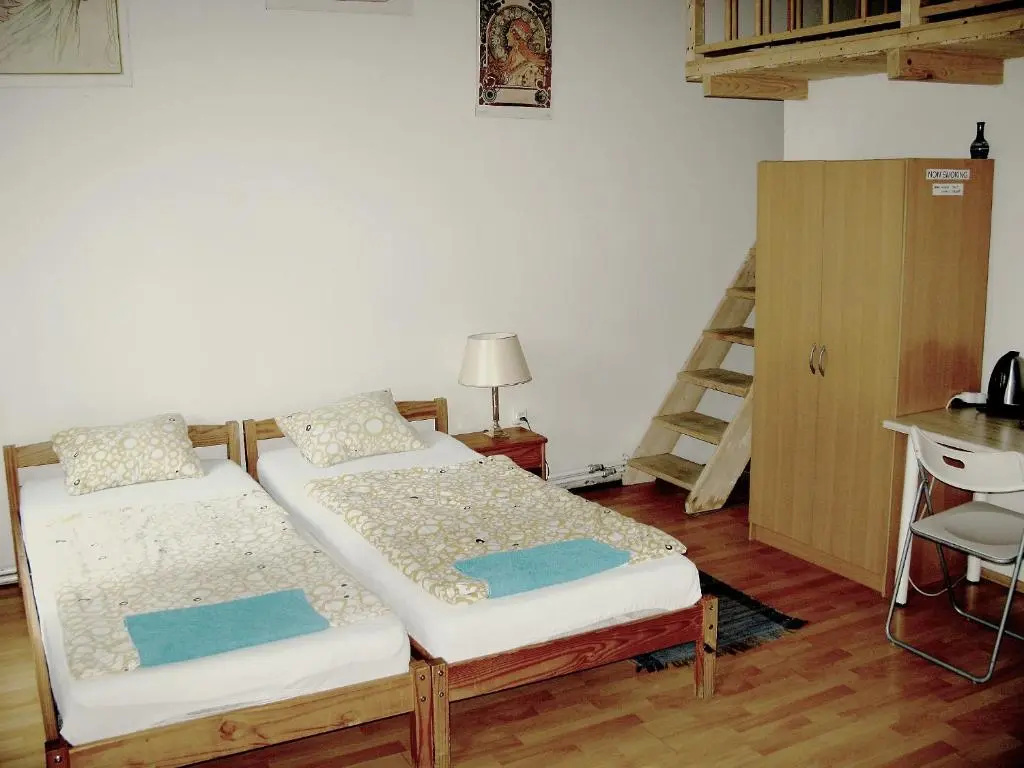 Standard Triple room