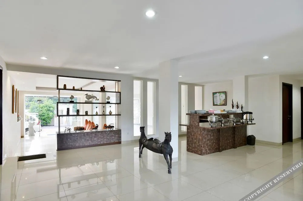 Lobby & Reception