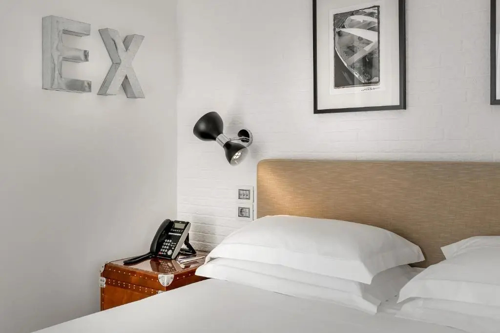 Deluxe Double room with partial sea view (full double bed)