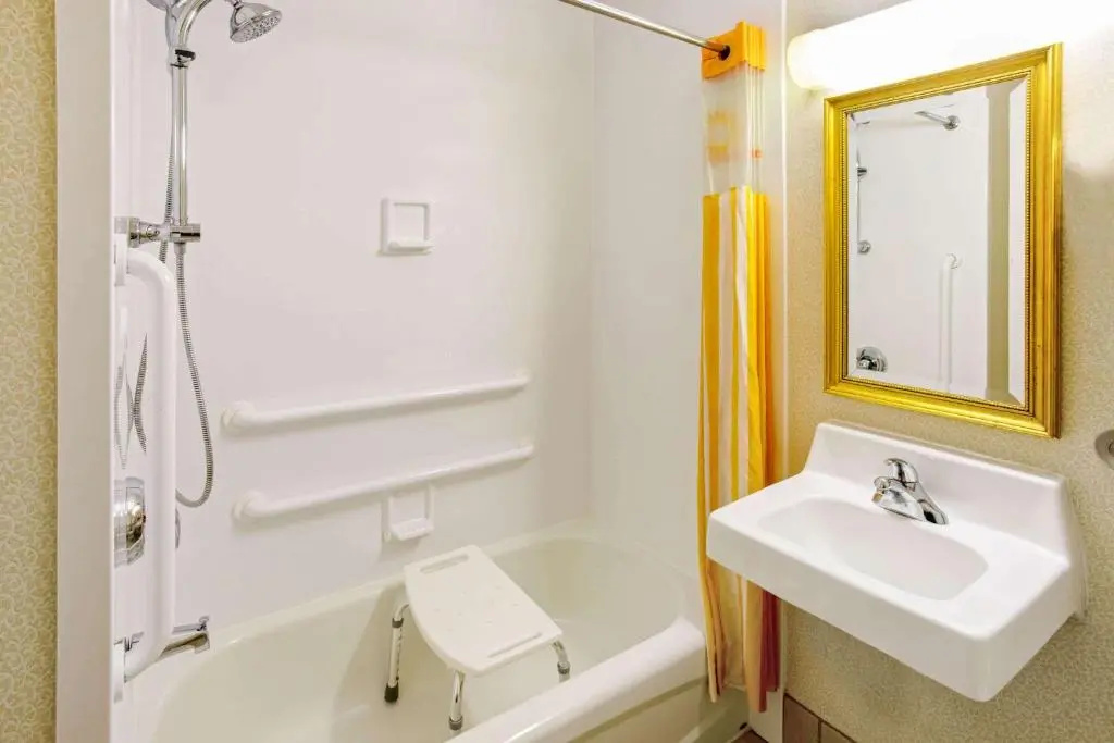 La Quinta Inn & Suites by Wyndham Appleton College Avenue - Chambres
