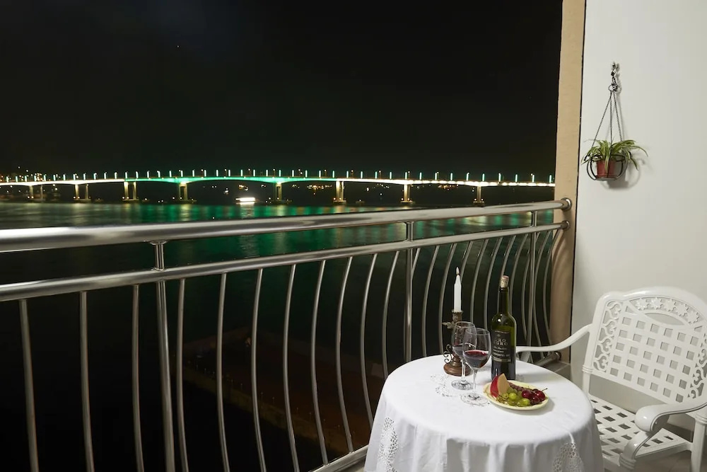 Balcony & Terrace