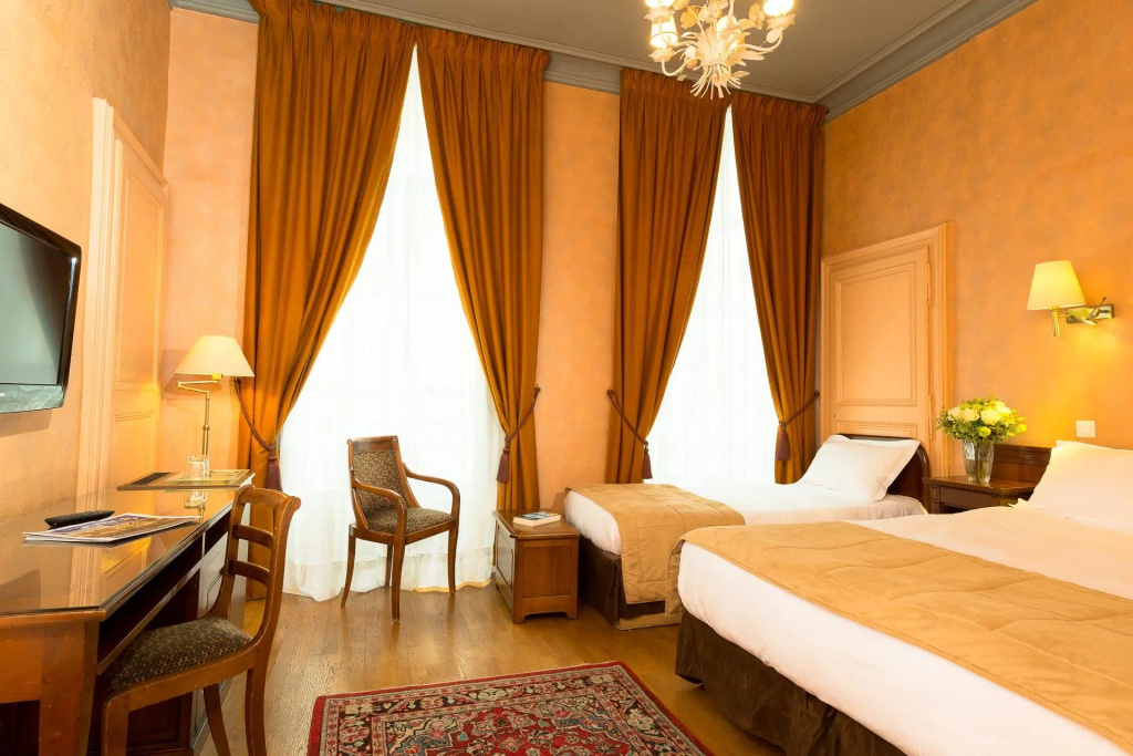 Superior Triple room