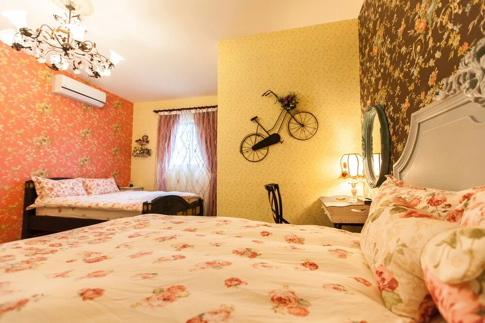 Standard Quadruple room with city view