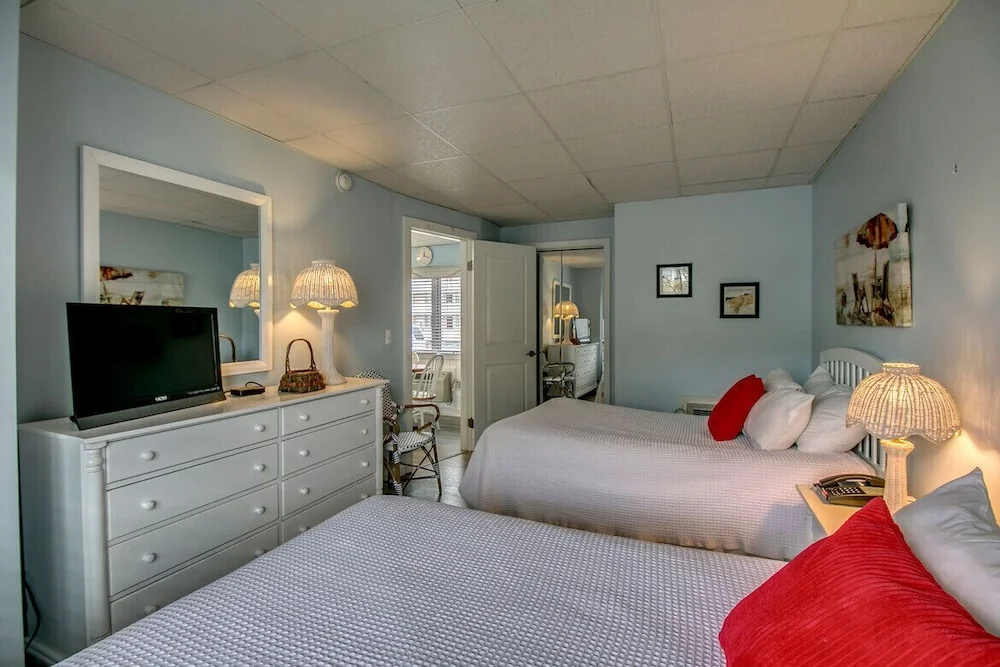 2 Bedrooms Standard room with pool view