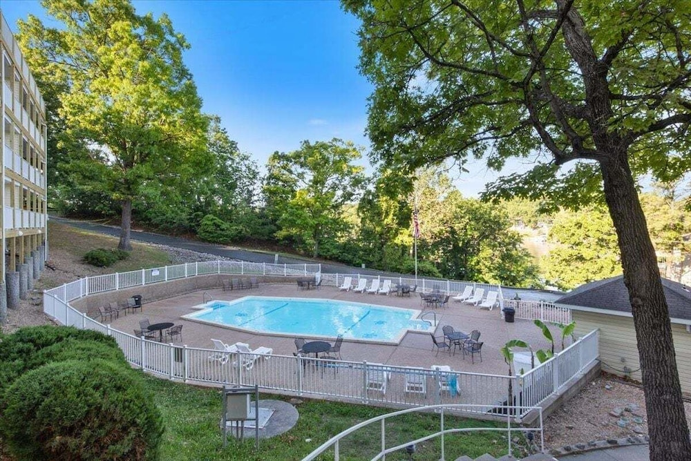 Beach Area, 2 Pools, Pet-friendly Condo at 20.5mm