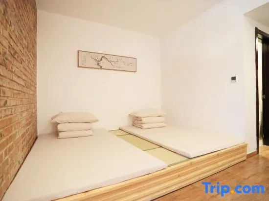 Standard room with courtyard view