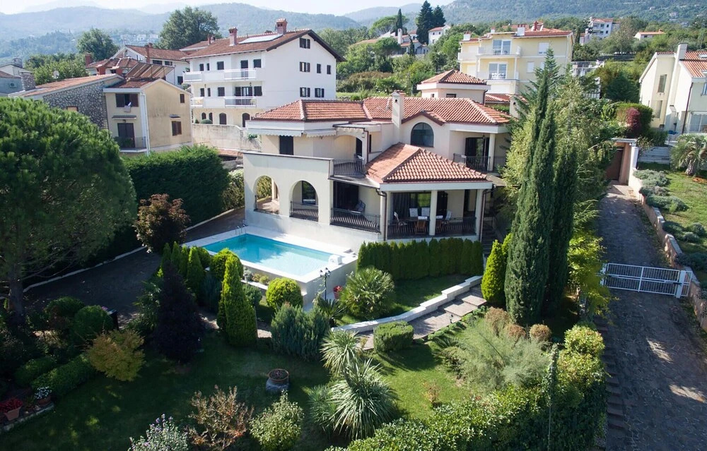 Nice Home in Icici W/ Outdoor Swimming Pool And 4 Bedrooms