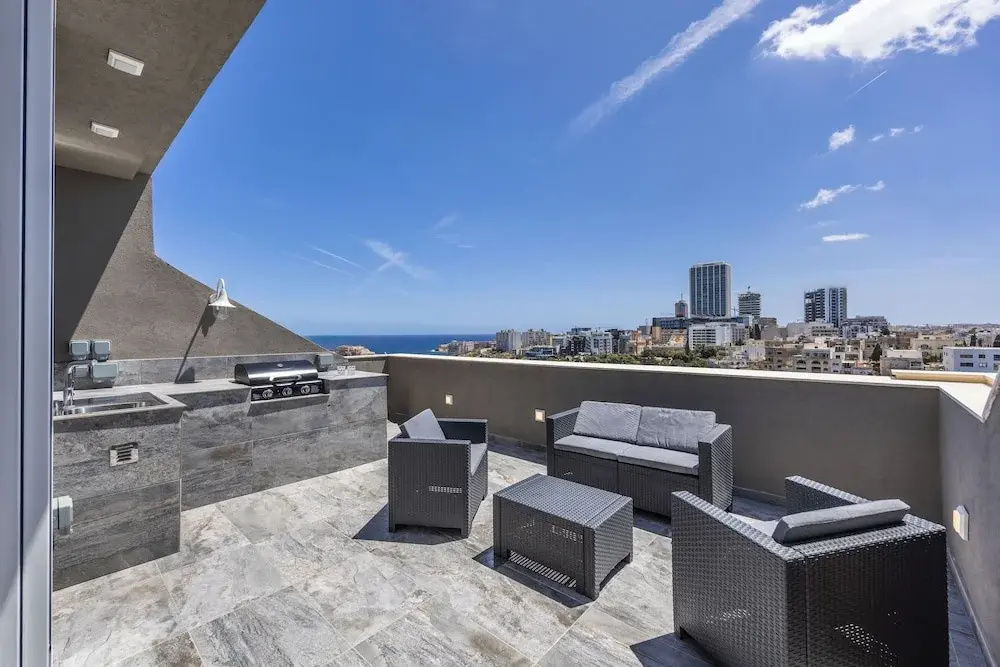 1 BR Penthouse for Couples & Families
