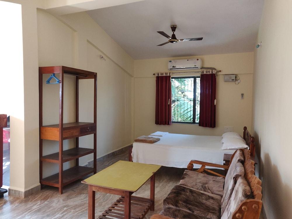 Morjim Sunset Guesthouse
