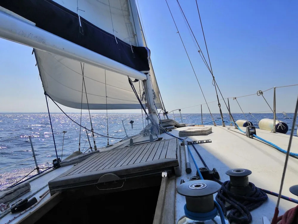 Boat, Sleep & Tours EHoa