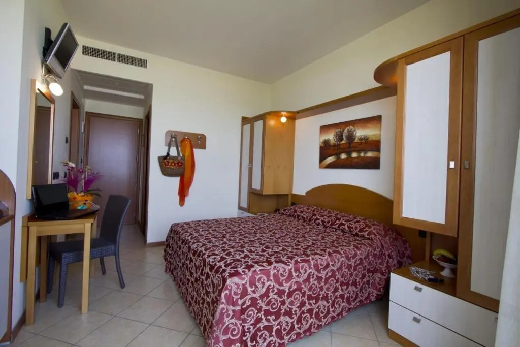 Standard Double room with balcony (full double bed)