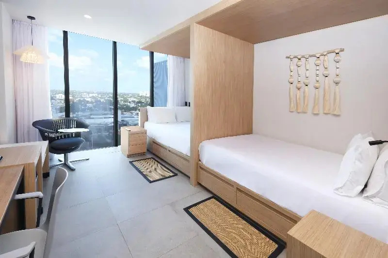 Standard Quadruple room with city view