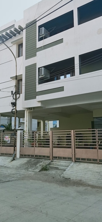 R Hotel - Manapakkam