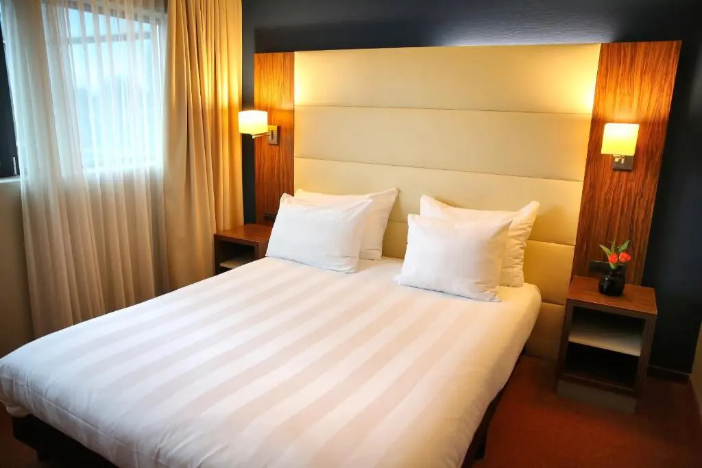 (1)Classic Double room (full double bed) (queen size bed) at Van Der Valk Hotel Rotterdam Blijdorp in Rotterdam