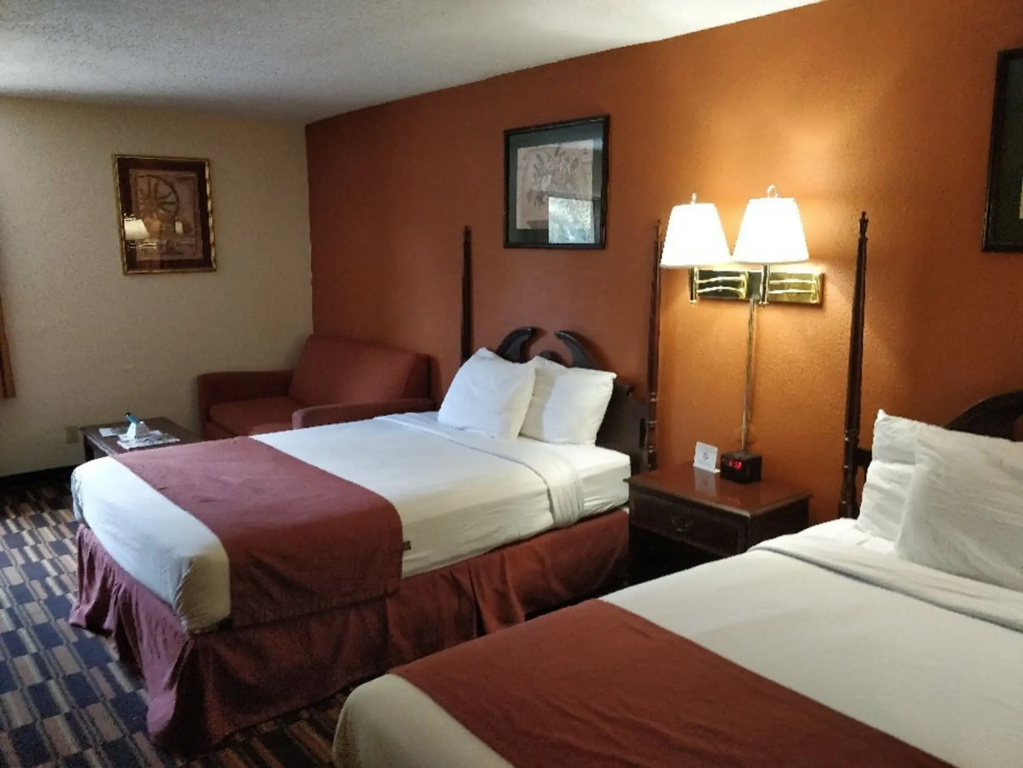 Отель Red Carpet Inn - Newark Airport в Ирвингтоне