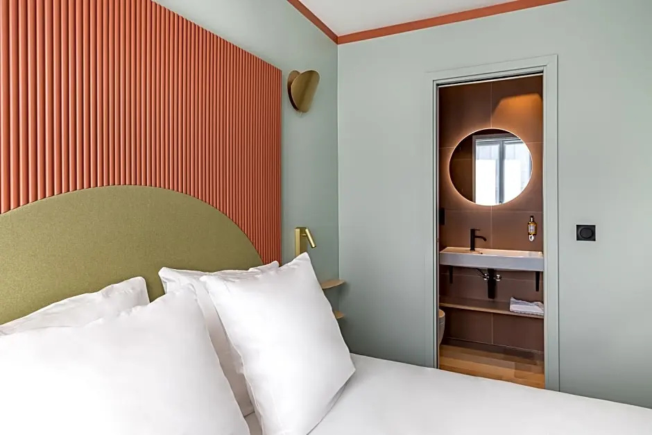 Classic Double room with balcony (full double bed)