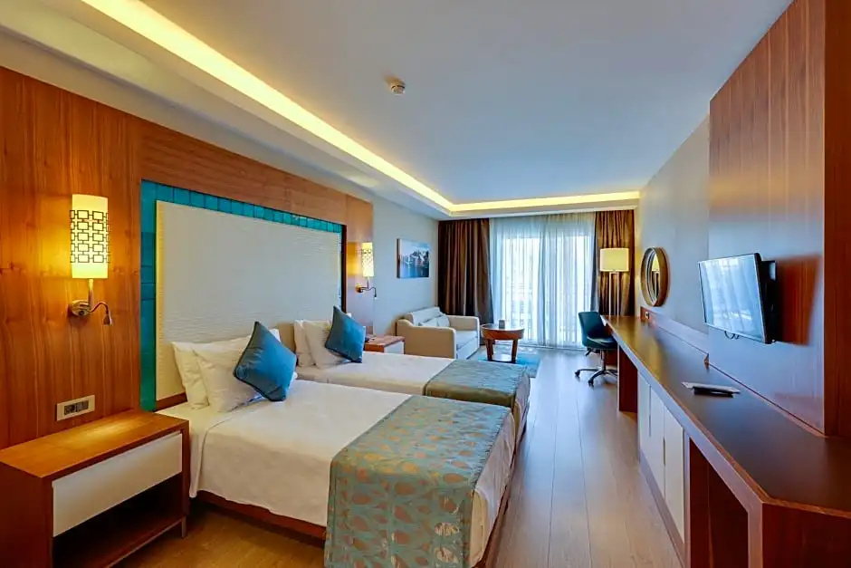 Ramada Hotel & Suites by Wyndham Kusadasi - Chambres