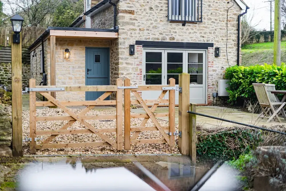 Charming Coach House Retreat Near Sherborne Abbey