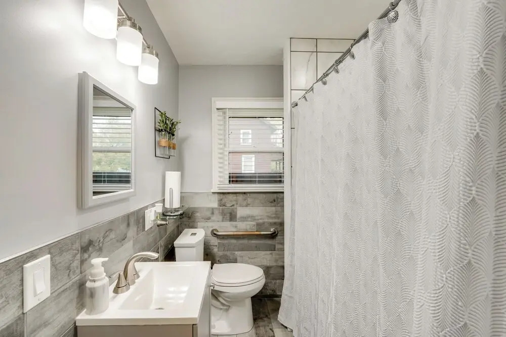 1 Mi to Akron Zoo: Ranch-style Home w/ Yard! — фото 6