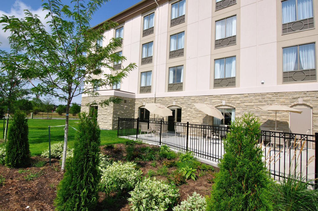 Holiday Inn Express Hotel & Suites Ottawa Airport by IHG