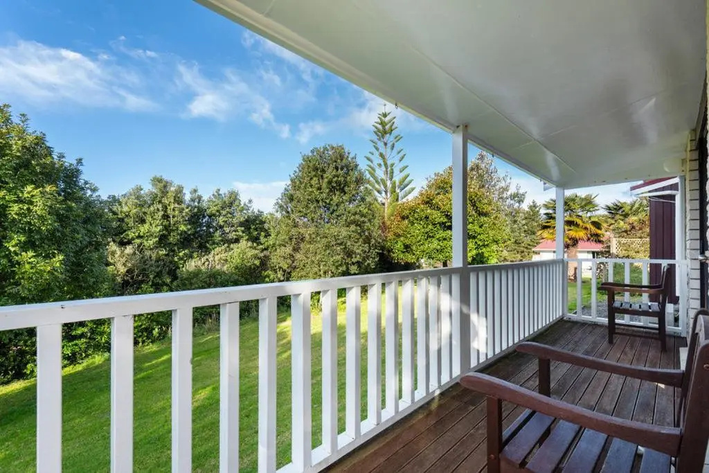 Courtside Quarters - Waihi Beach Holiday Home
