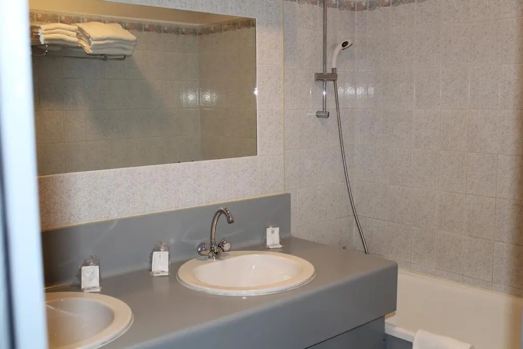 Superior Quadruple room with street view